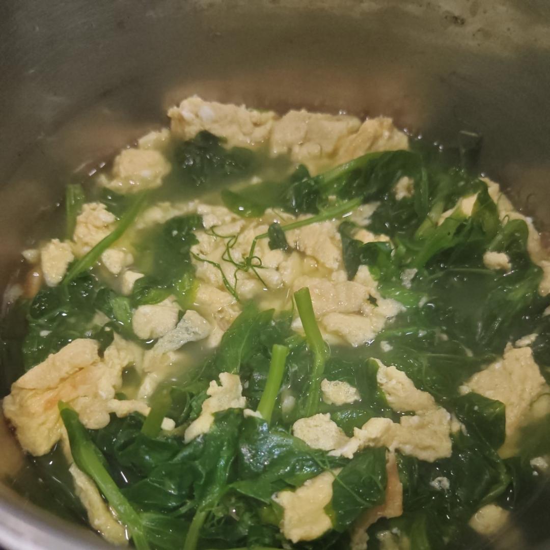 豌豆尖鸡蛋汤