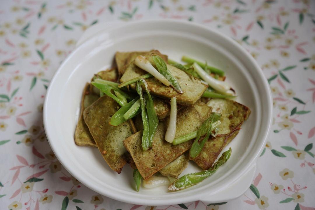 尖椒炒煎豆腐的做法