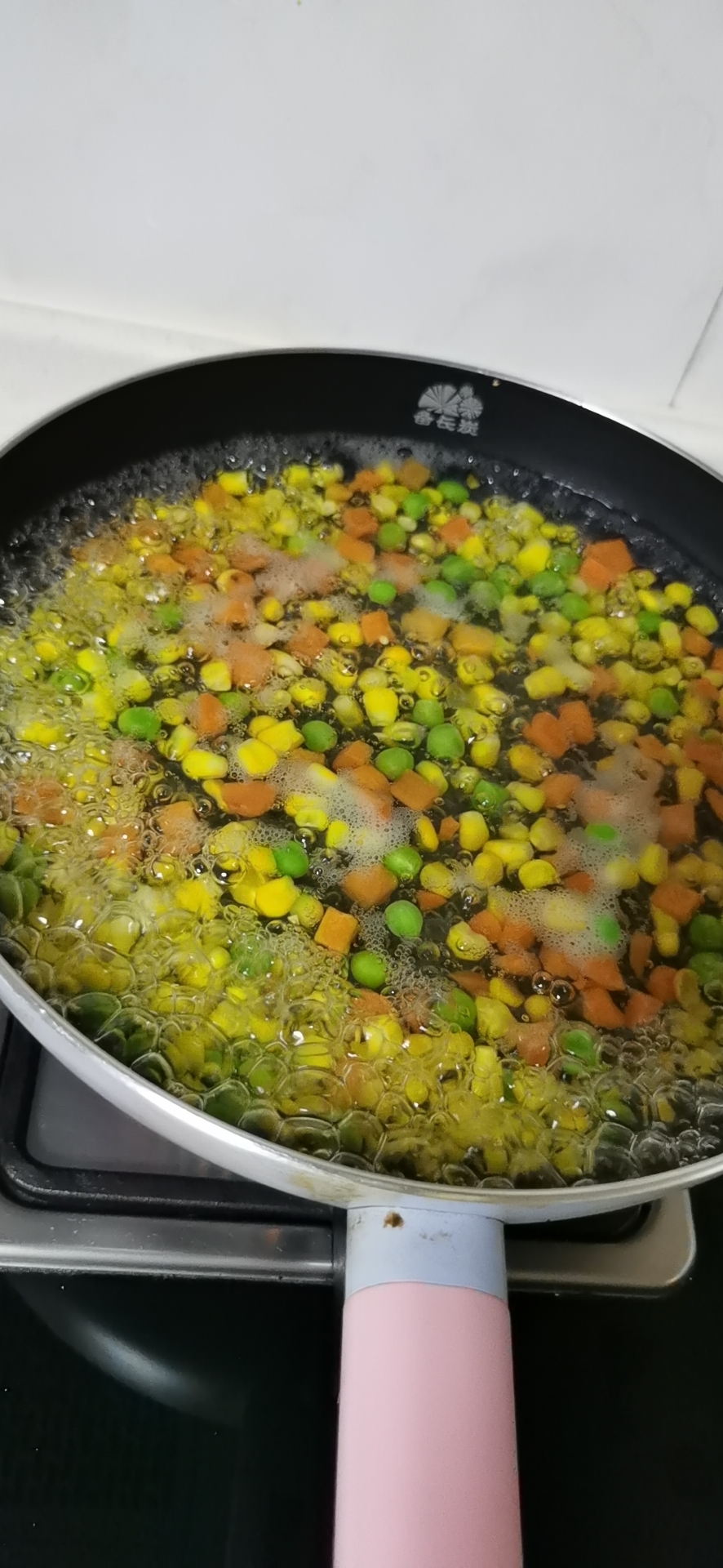 午餐肉玉米胡萝卜青豆的做法 步骤1