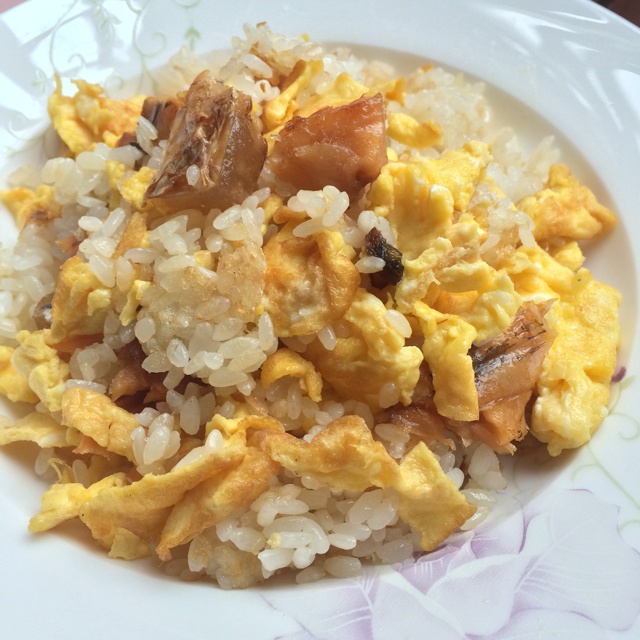 咸鱼鸡粒蛋炒饭