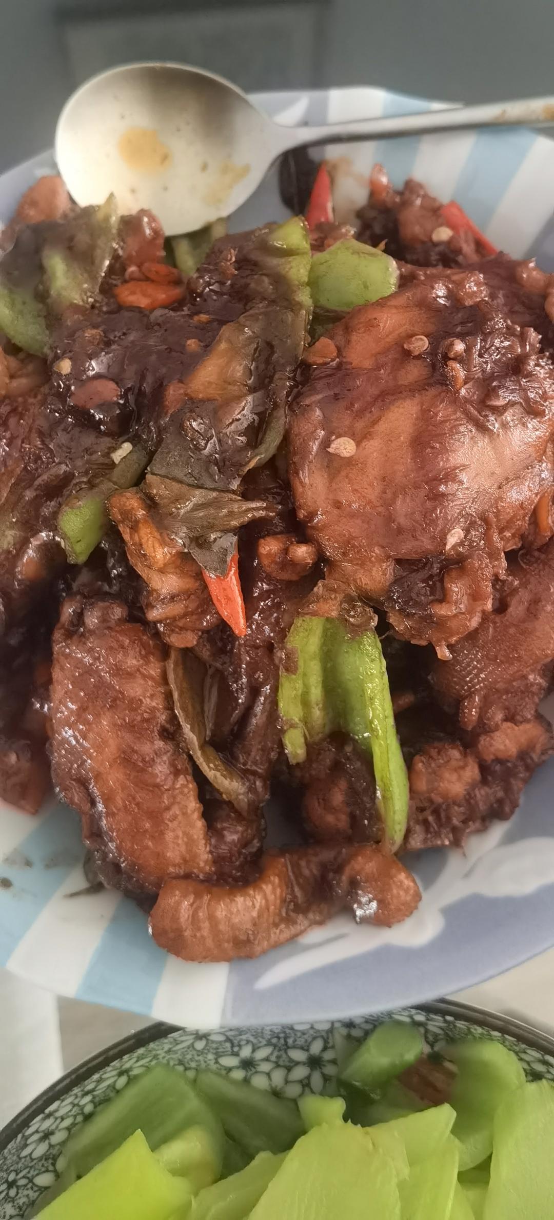 红烧三黄鸡(简单做法，做出来大概就这个样)