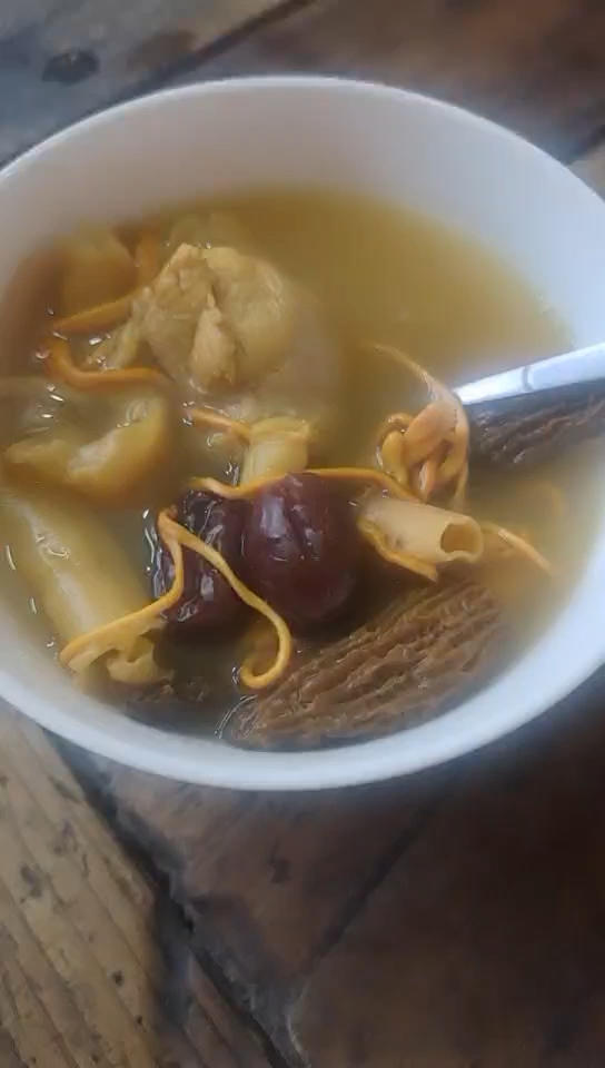 药师推荐对症慢性胃炎食疗方.羊肚菌干贝炖花胶