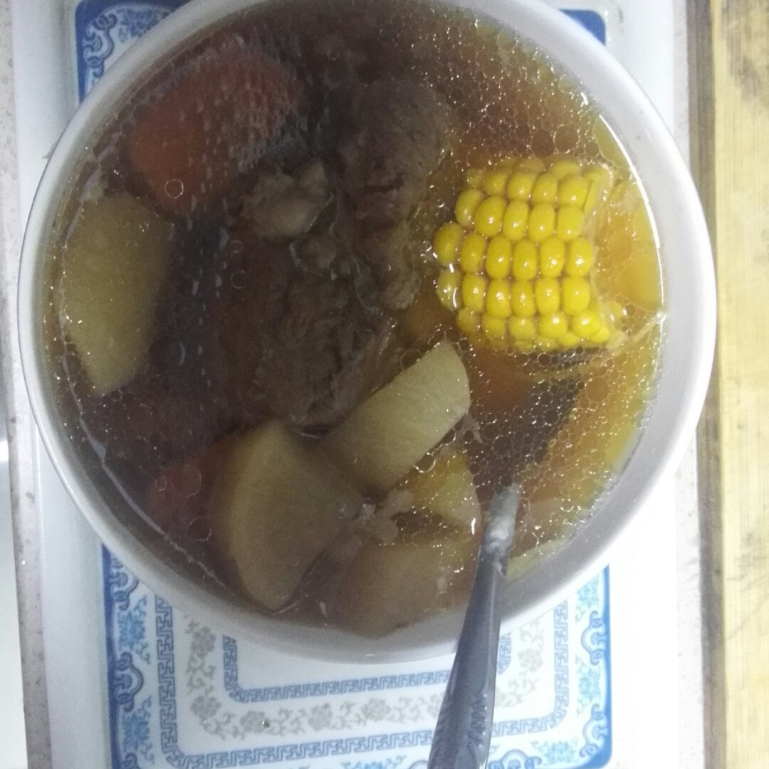 青红萝卜粟米煲猪骨汤(润肺止咳老火汤)