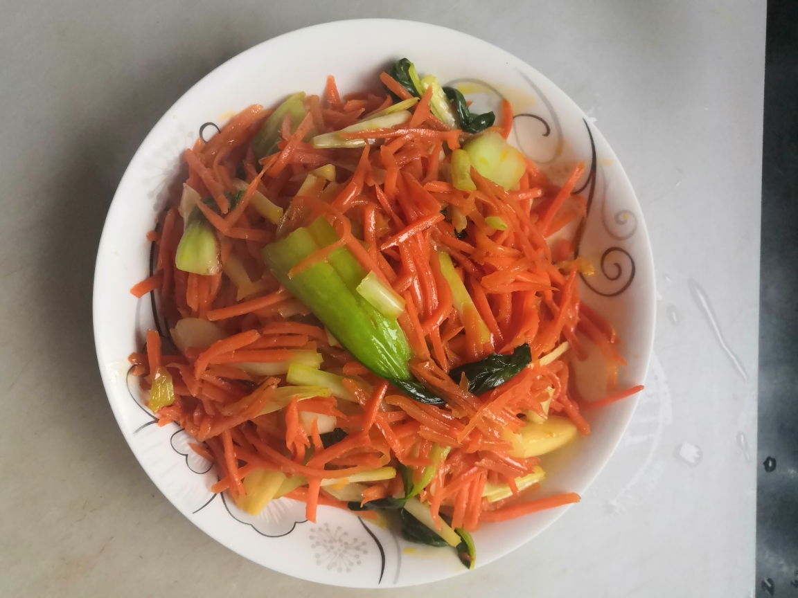 胡萝卜丝炒青菜的做法