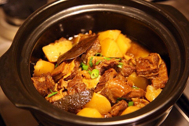土豆牛腩煲