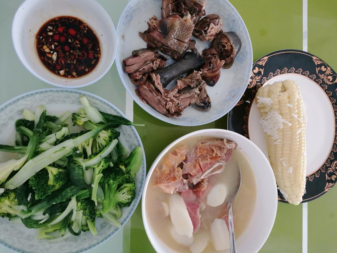 火腿炖鸡汤
