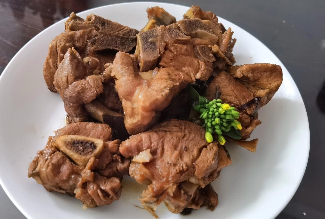 有滋有味香到吮指的酱骨架