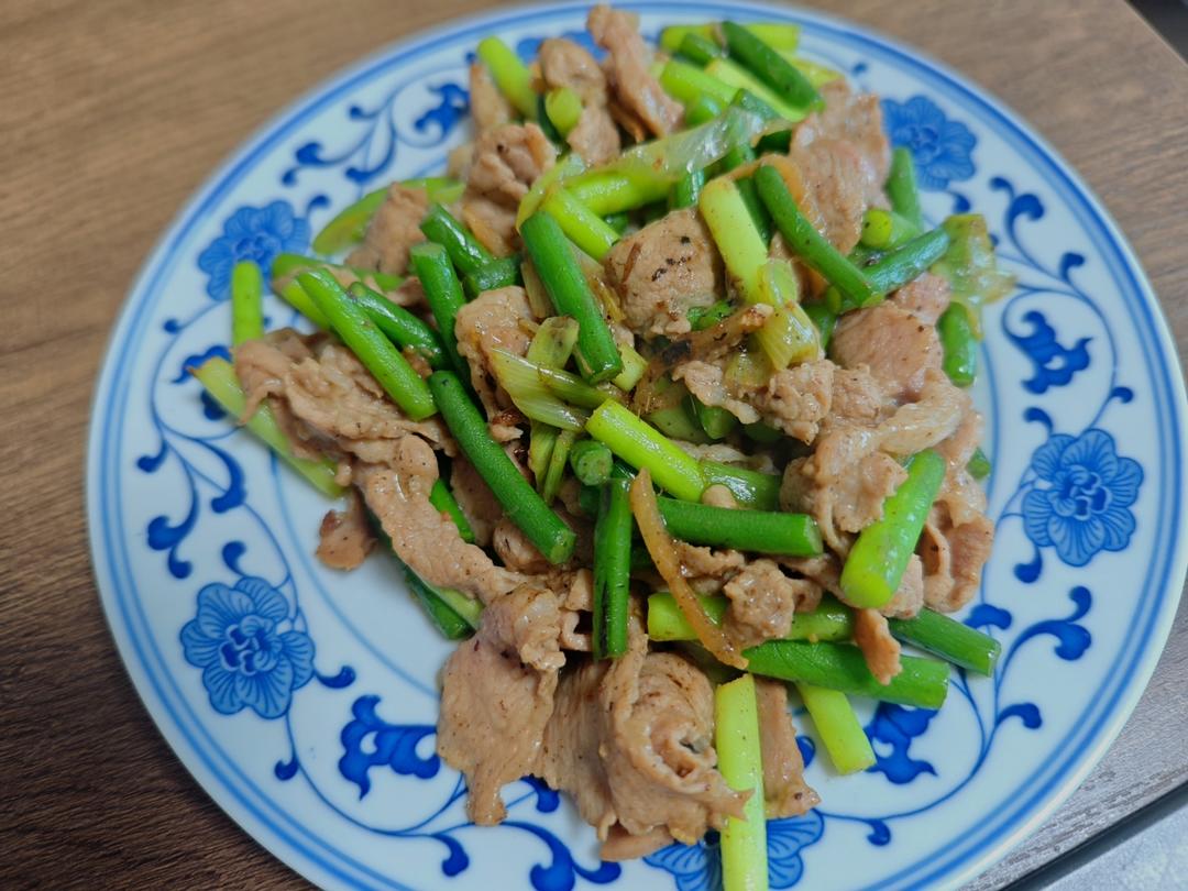 肉永远不够吃的蒜毫炒肉