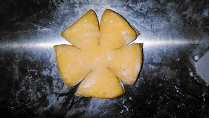 南瓜核桃花朵面包的做法 步骤6
