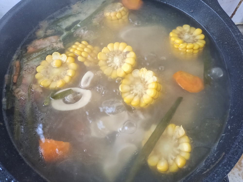 牛棒骨炖萝卜玉米汤的做法 步骤6
