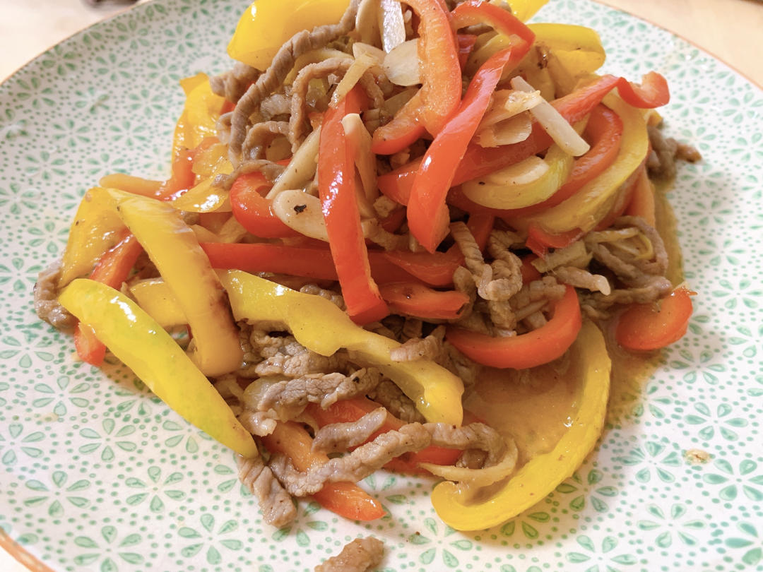 彩椒黑椒牛肉粒