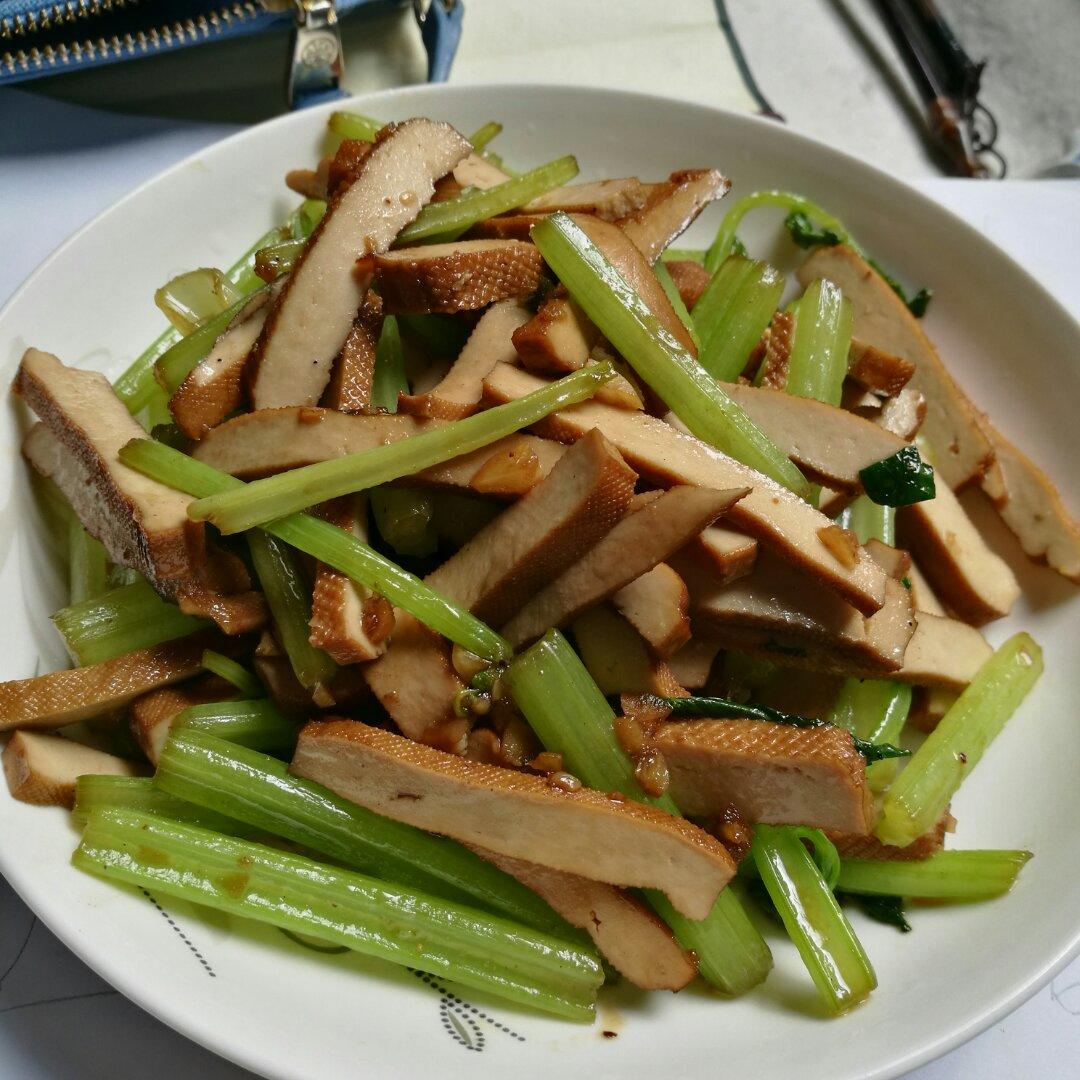 芹菜炒香干
