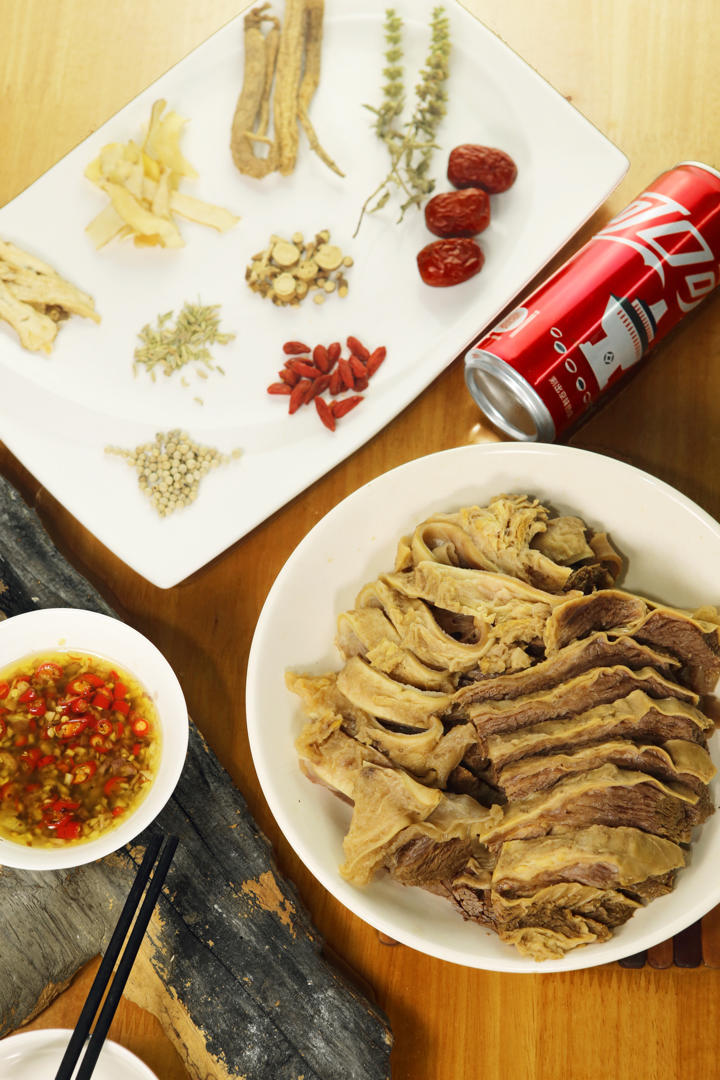 【百合花开】一个食材，两种做法——白切牛腩&牛腩萝卜汤