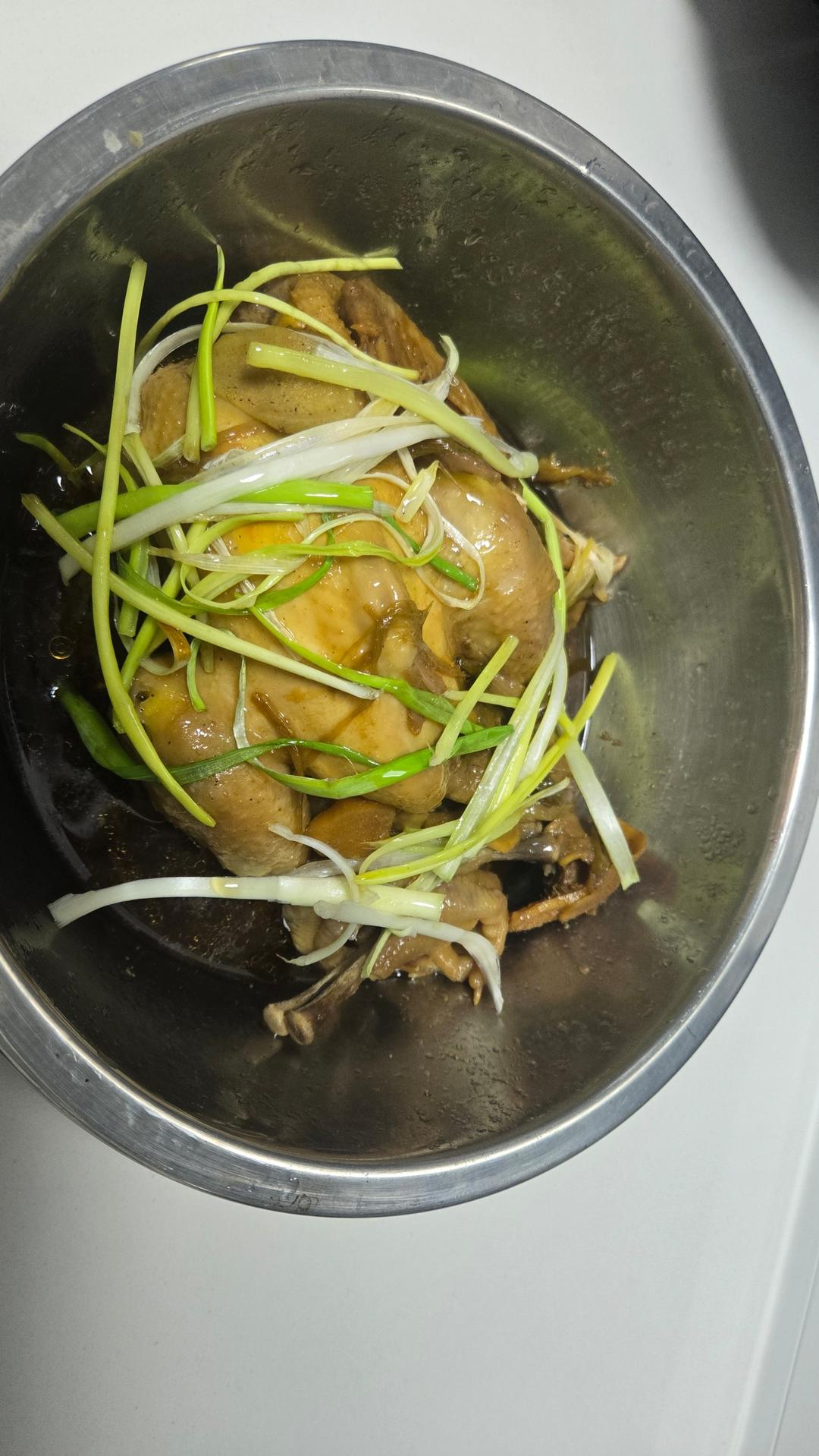 3步搞定，连鸡胸肉都嫩到爆的电饭煲葱油鸡！