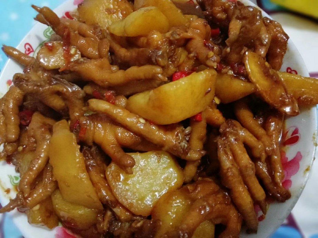 红烧鸡爪土豆，懒人快手菜
