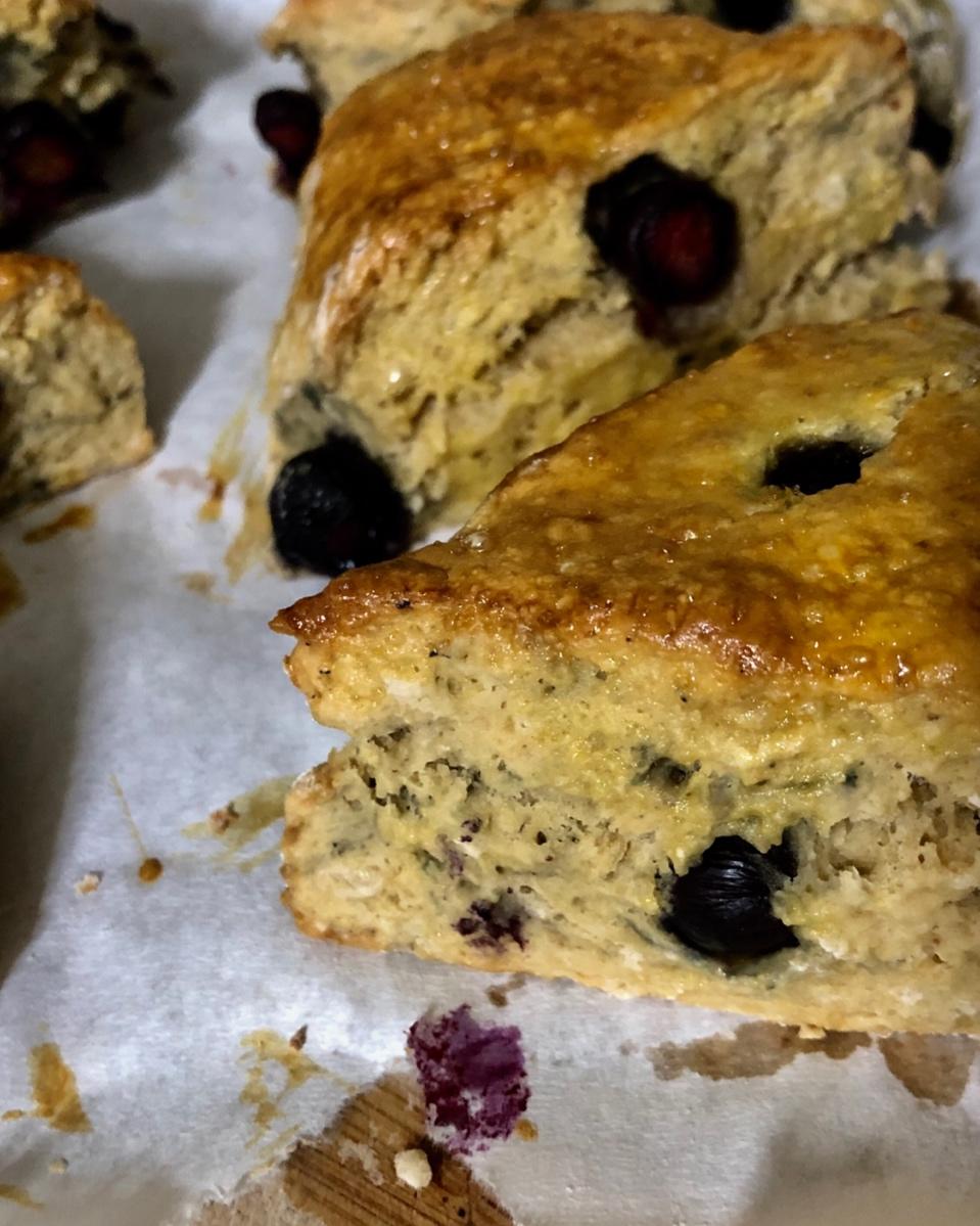 黑莓全麦早餐司康丨健康·烘焙<好好吃饭2>