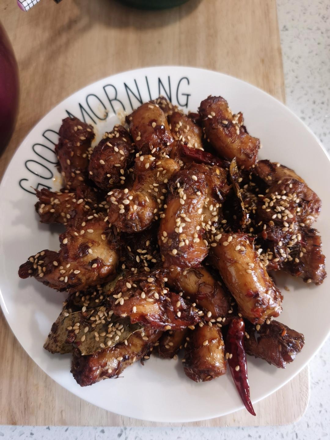 好吃到舔手指の鸡脖子