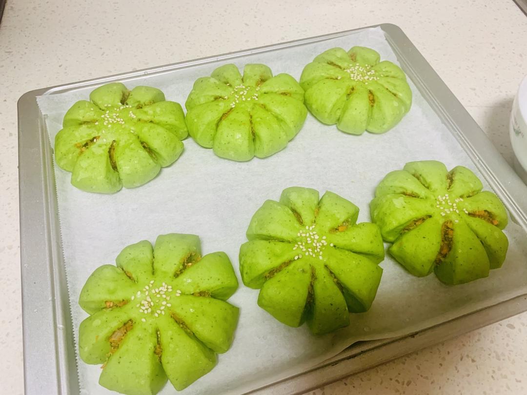 菠菜金枪鱼面包