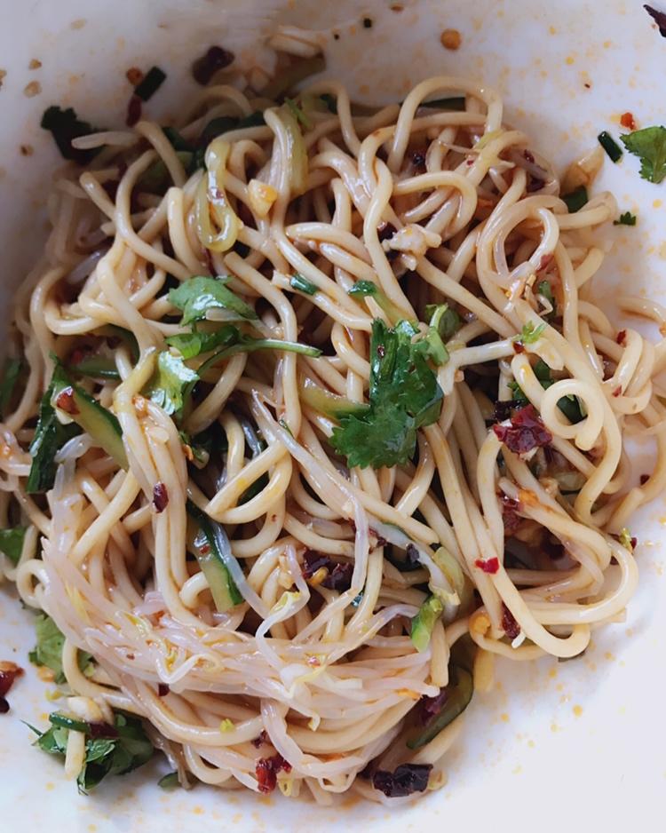 超级简单零难度夏日开胃的凉面拌面做法