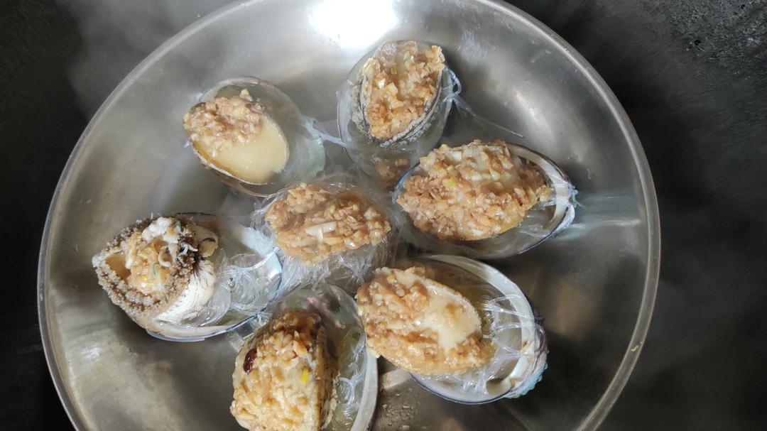 蒜蓉粉丝蒸鲍鱼