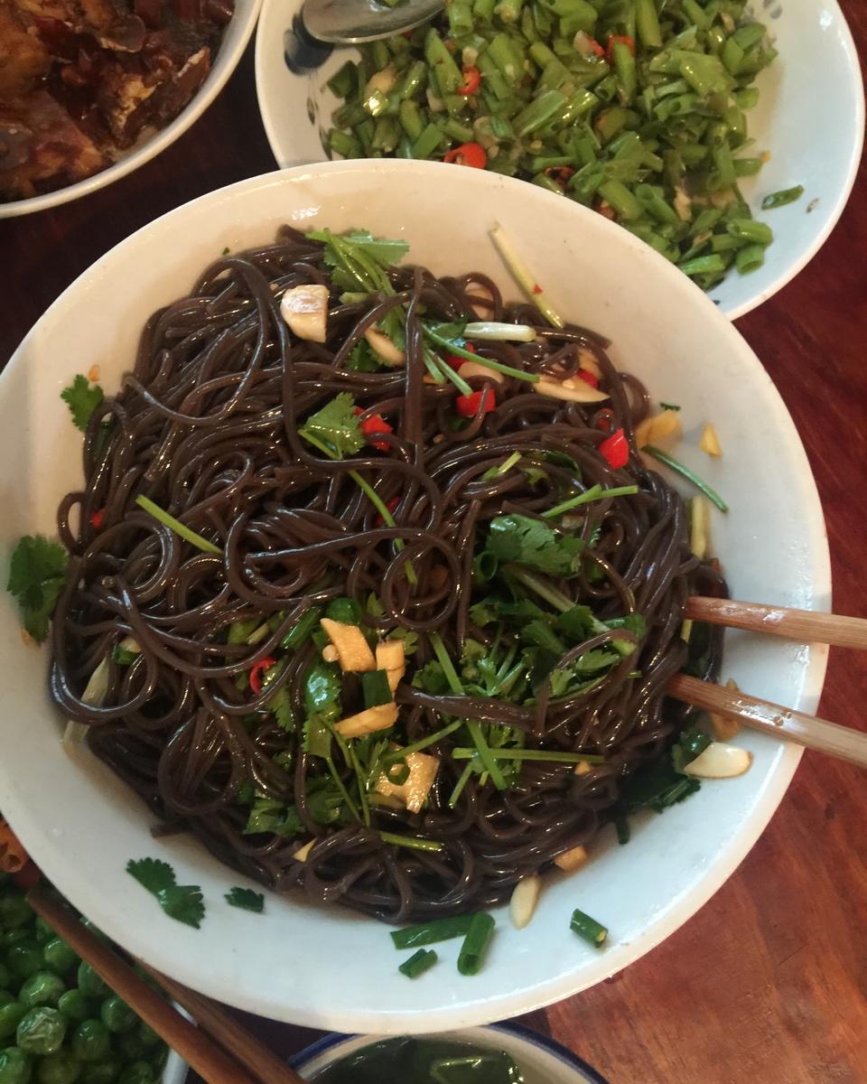 凉拌蕨根粉