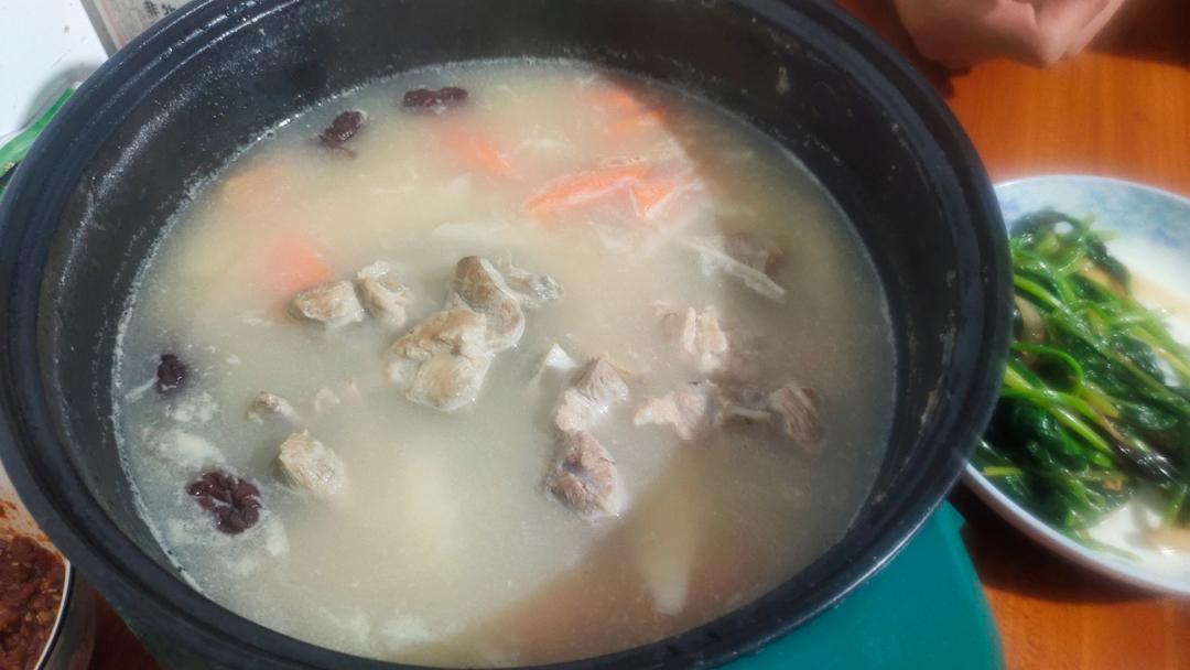 连吃三碗的玉米山药排骨汤
