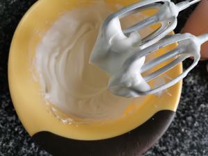 可可戚风奶油纸杯蛋糕的做法 步骤8
