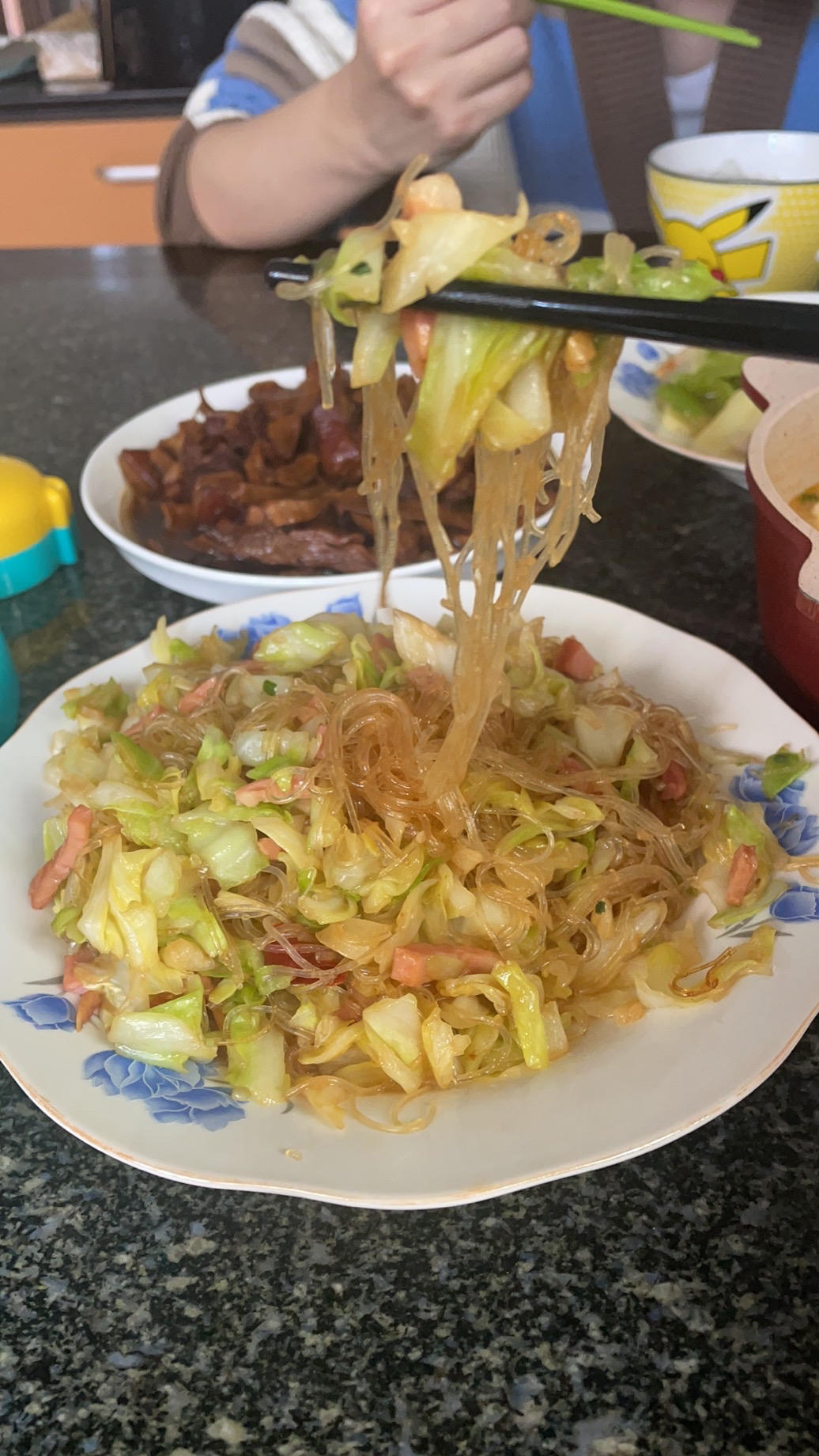 包菜炒粉丝