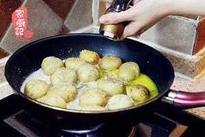 奶油香料小土豆的做法 步骤3