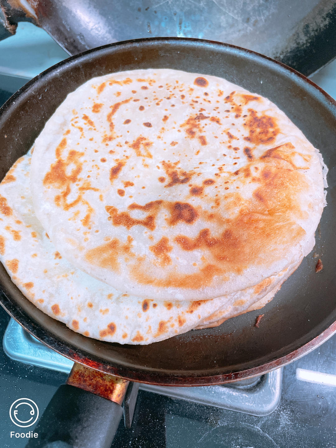 烙饼不硬的小窍门 掌握了你也能看出柔软多层凉了不硬的小油饼