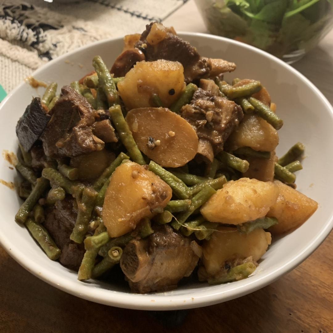 红烧排骨炖豆角土豆