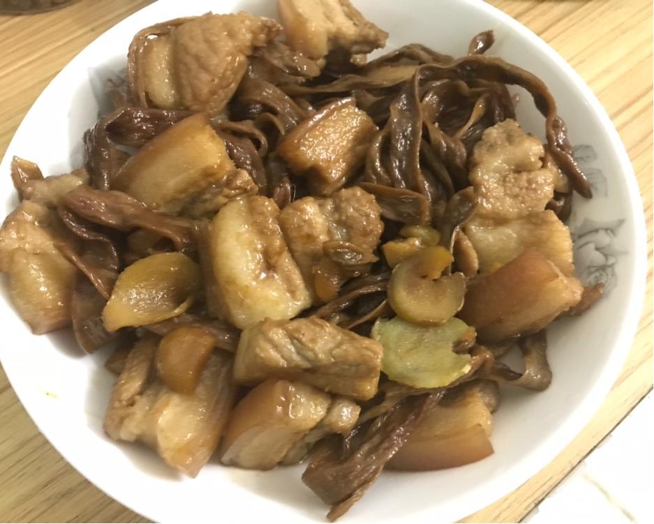 五花肉炖干豆角