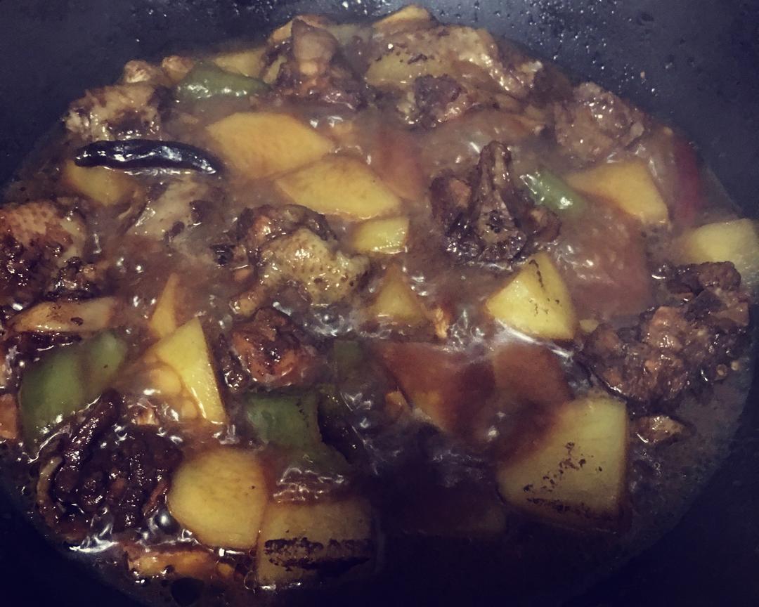 易上手的土豆焖鸡肉的做法