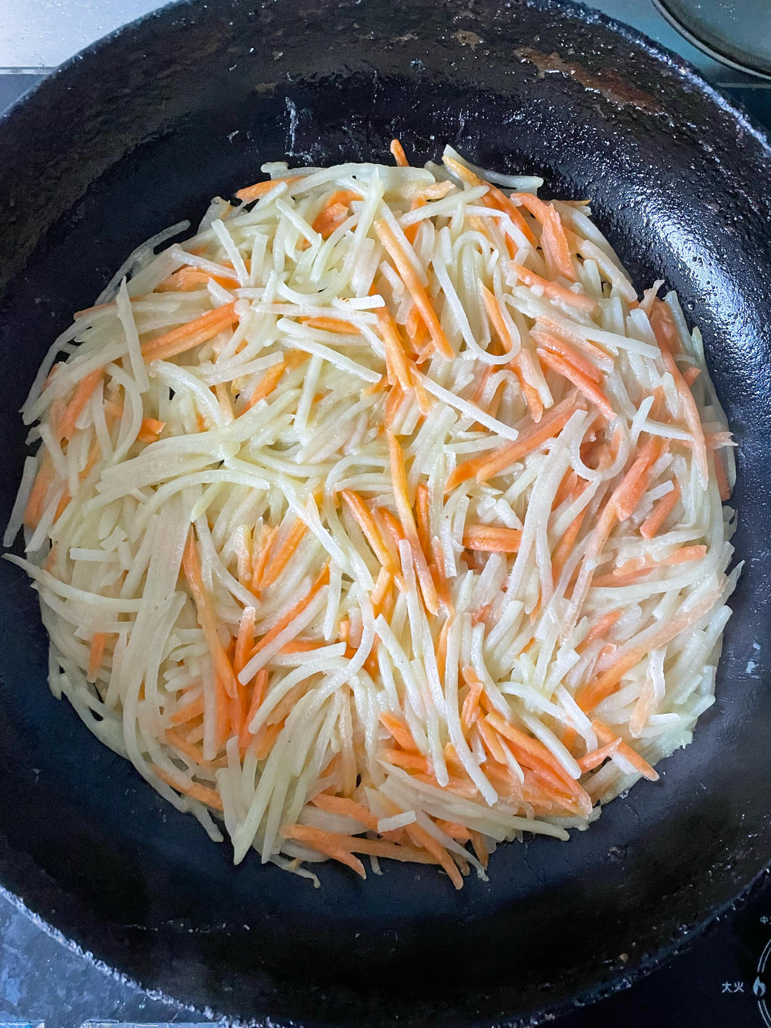 可以當(dāng)主食的土豆絲餅的做法 步驟4