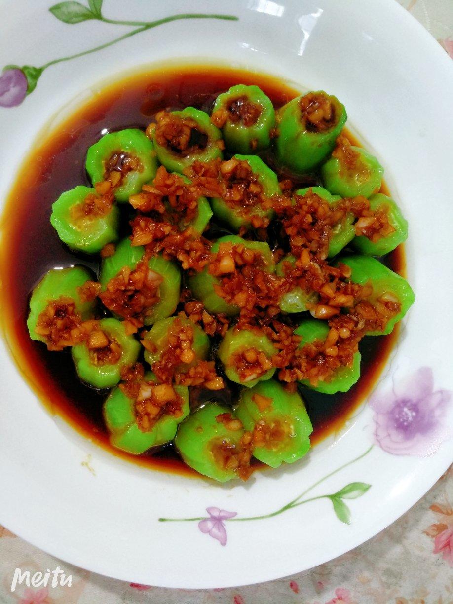 只需要五分钟就可以的美味蒜蓉蒸丝瓜