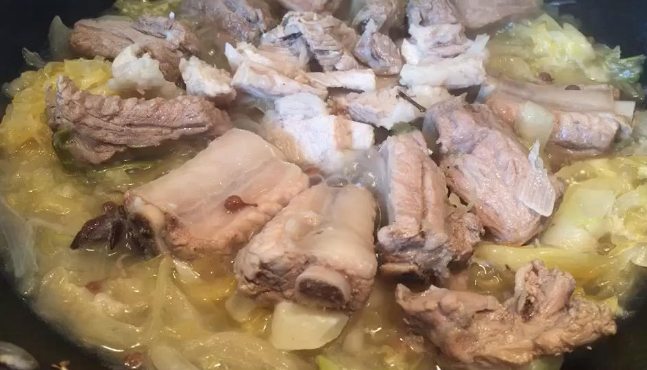 酸菜汆白肉