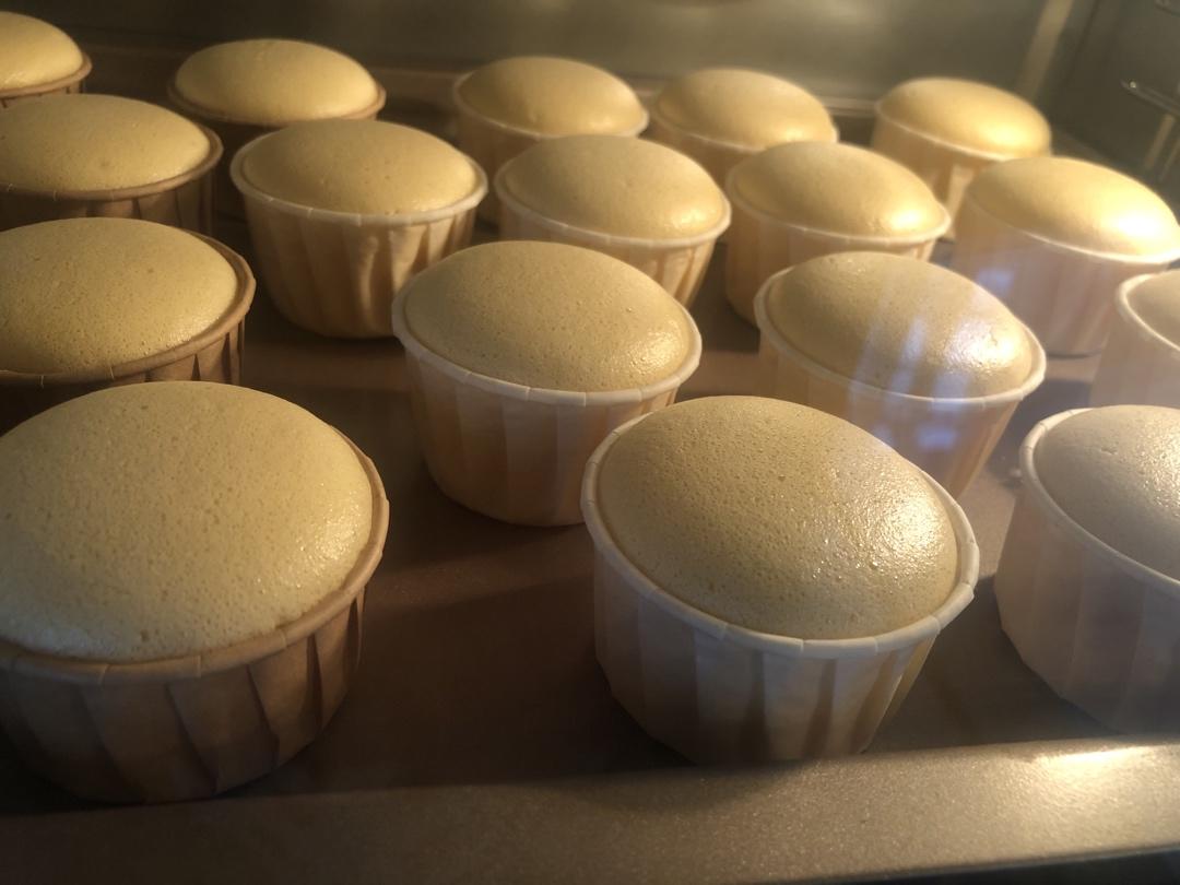 纸杯蛋糕不开裂（可做戚风蛋糕）