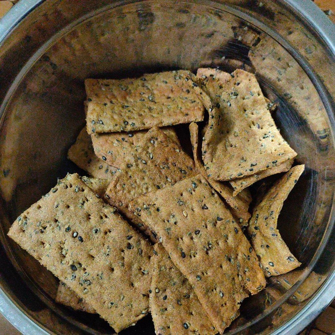 全麦苏打饼干(芝麻咸味饼干，无糖少油，简单健康，健身好搭档)