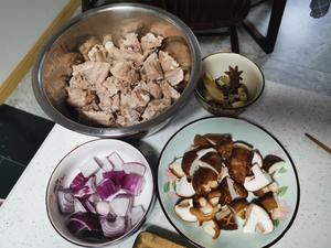 😀超好吃红烧香菇土豆炖排骨的做法 步骤5