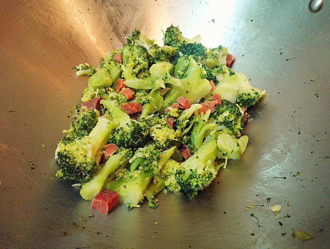 金华火腿清炒西蓝花 超级快手 家常菜