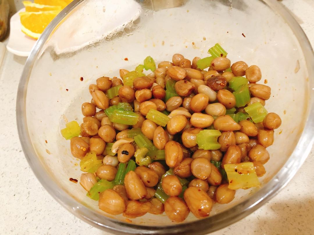 凉拌芹菜花生米胡萝卜