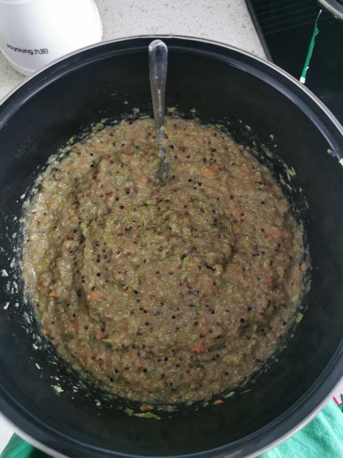 减肥也要好好吃                     低脂又好吃的藜麦鸡肉饼