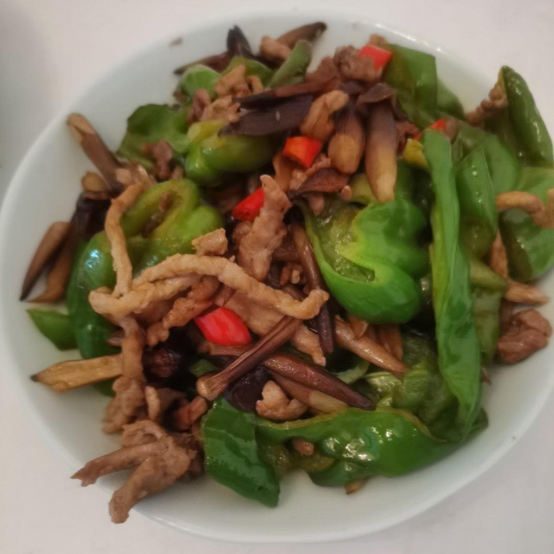 鸡枞菌炒肉丝（饭店厨师推荐的做法~）