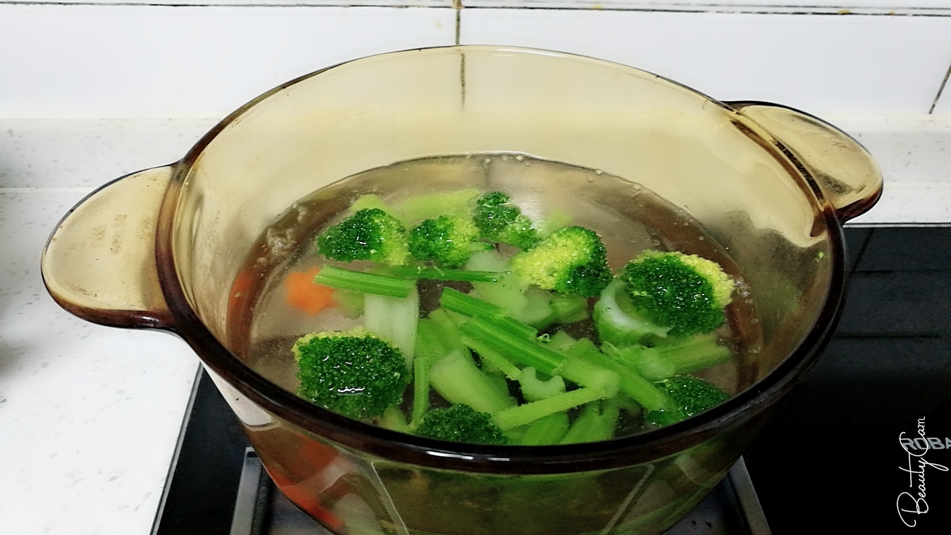 水煎鸡胸肉蔬菜藜麦沙拉的做法 步骤5