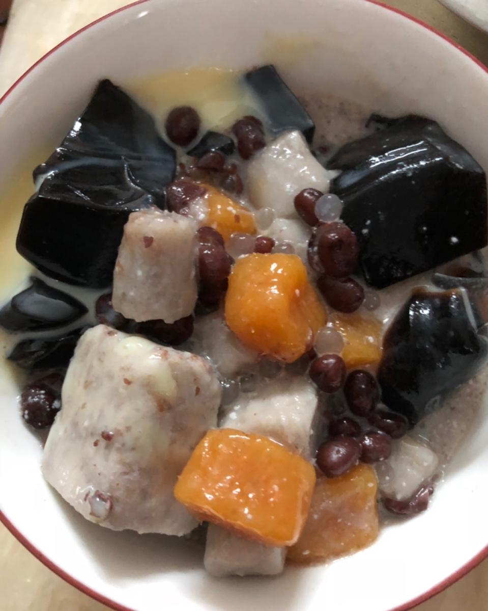 红豆芋圆椰奶烧仙草