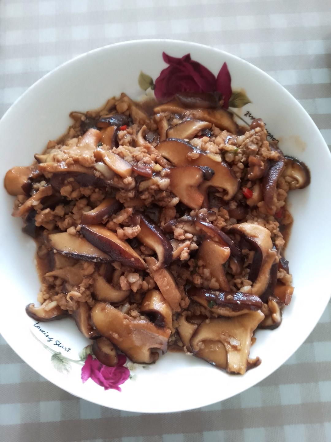 酱汁浓郁！超级下饭的家常菜肉末香菇