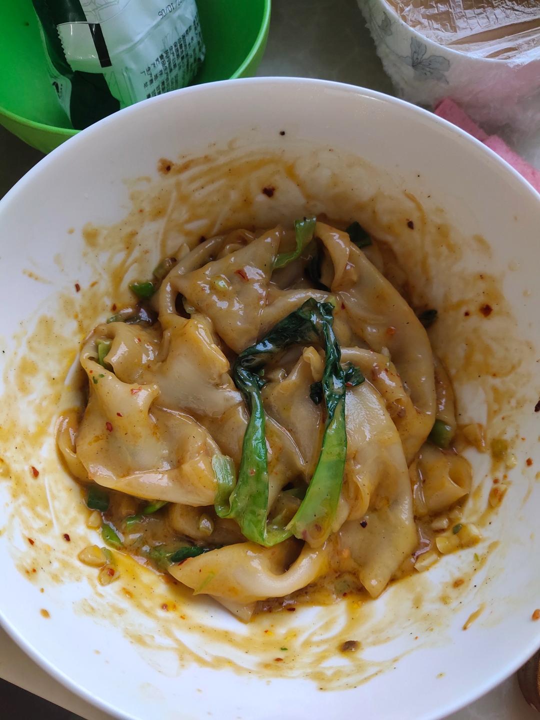 秒杀小夜市的麻酱流汁宽粉
