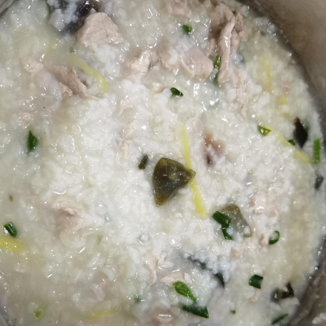 家常皮蛋瘦肉粥（材料简单）