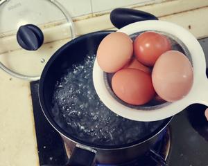妈妈，我不要吃白煮蛋了！百分百成功中式溏心蛋，我们要仪式感和糖心！的做法 步骤2