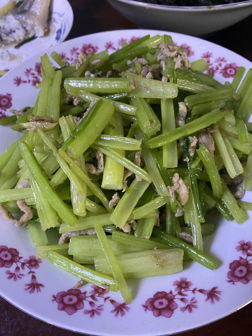 芹菜炒肉